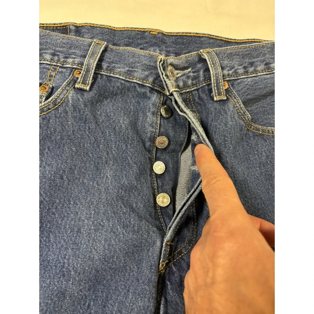 Vintage Levis 501 Blue Jeans Size 33 x 30 May 2004 Made In Colombia Red